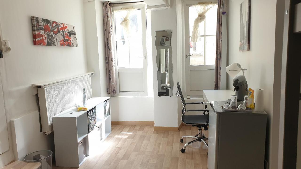Chambres Poitiers Centre Ville - Salle De Bain, Refrigerateur, Tv Et Machine A Cafe Privatifs - Cuisine Commune - Terrasse - Hotel De Ville A 200M מראה חיצוני תמונה