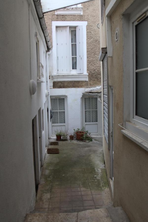 Chambres Poitiers Centre Ville - Salle De Bain, Refrigerateur, Tv Et Machine A Cafe Privatifs - Cuisine Commune - Terrasse - Hotel De Ville A 200M מראה חיצוני תמונה