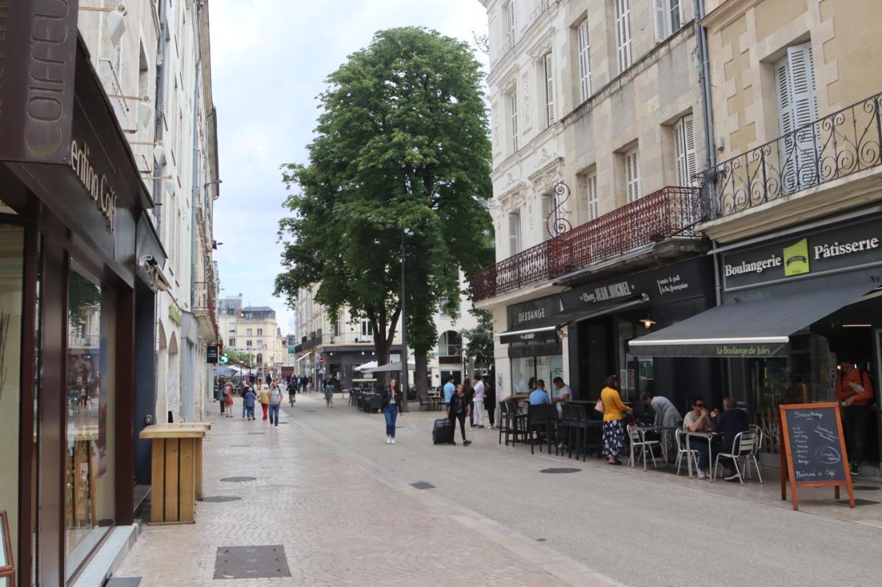 Chambres Poitiers Centre Ville - Salle De Bain, Refrigerateur, Tv Et Machine A Cafe Privatifs - Cuisine Commune - Terrasse - Hotel De Ville A 200M מראה חיצוני תמונה