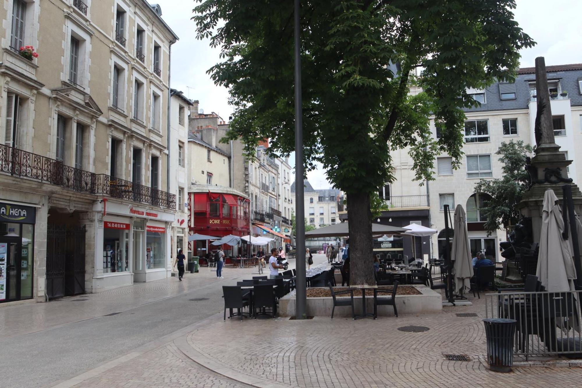 Chambres Poitiers Centre Ville - Salle De Bain, Refrigerateur, Tv Et Machine A Cafe Privatifs - Cuisine Commune - Terrasse - Hotel De Ville A 200M מראה חיצוני תמונה