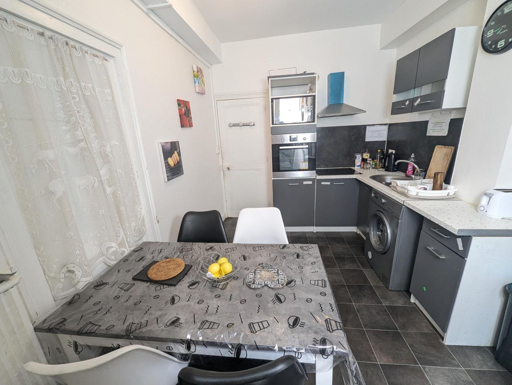 Chambres Poitiers Centre Ville - Salle De Bain, Refrigerateur, Tv Et Machine A Cafe Privatifs - Cuisine Commune - Terrasse - Hotel De Ville A 200M מראה חיצוני תמונה