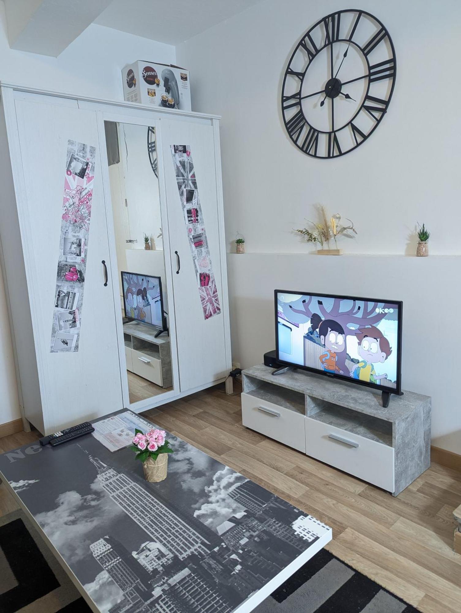 Chambres Poitiers Centre Ville - Salle De Bain, Refrigerateur, Tv Et Machine A Cafe Privatifs - Cuisine Commune - Terrasse - Hotel De Ville A 200M מראה חיצוני תמונה