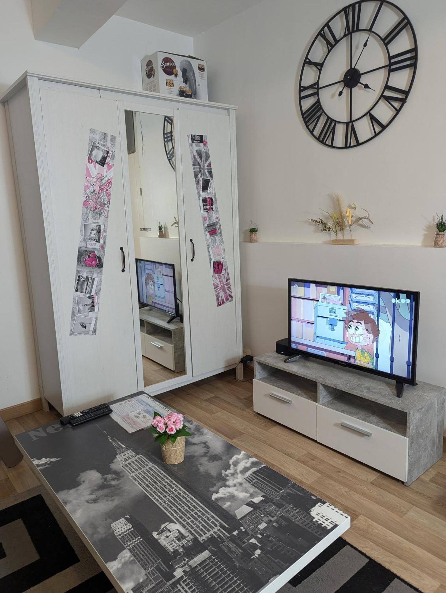 Chambres Poitiers Centre Ville - Salle De Bain, Refrigerateur, Tv Et Machine A Cafe Privatifs - Cuisine Commune - Terrasse - Hotel De Ville A 200M מראה חיצוני תמונה