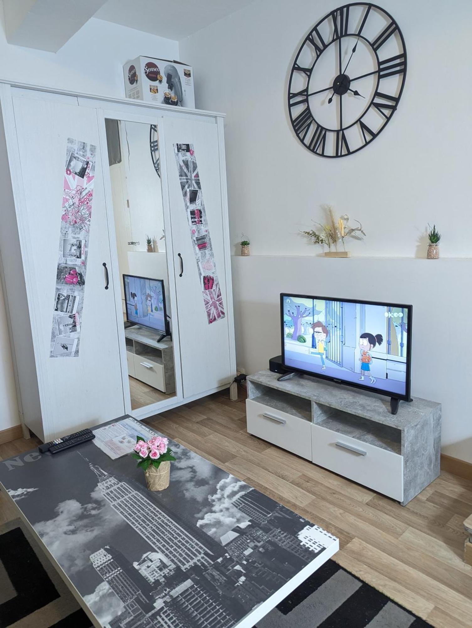 Chambres Poitiers Centre Ville - Salle De Bain, Refrigerateur, Tv Et Machine A Cafe Privatifs - Cuisine Commune - Terrasse - Hotel De Ville A 200M מראה חיצוני תמונה