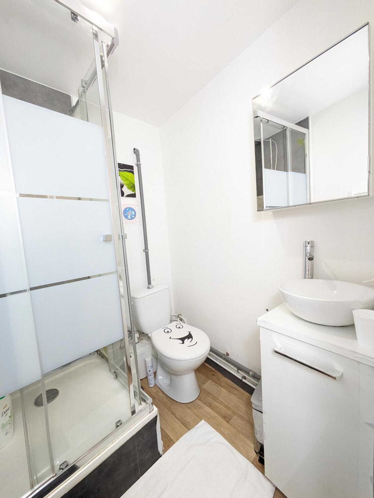 Chambres Poitiers Centre Ville - Salle De Bain, Refrigerateur, Tv Et Machine A Cafe Privatifs - Cuisine Commune - Terrasse - Hotel De Ville A 200M מראה חיצוני תמונה