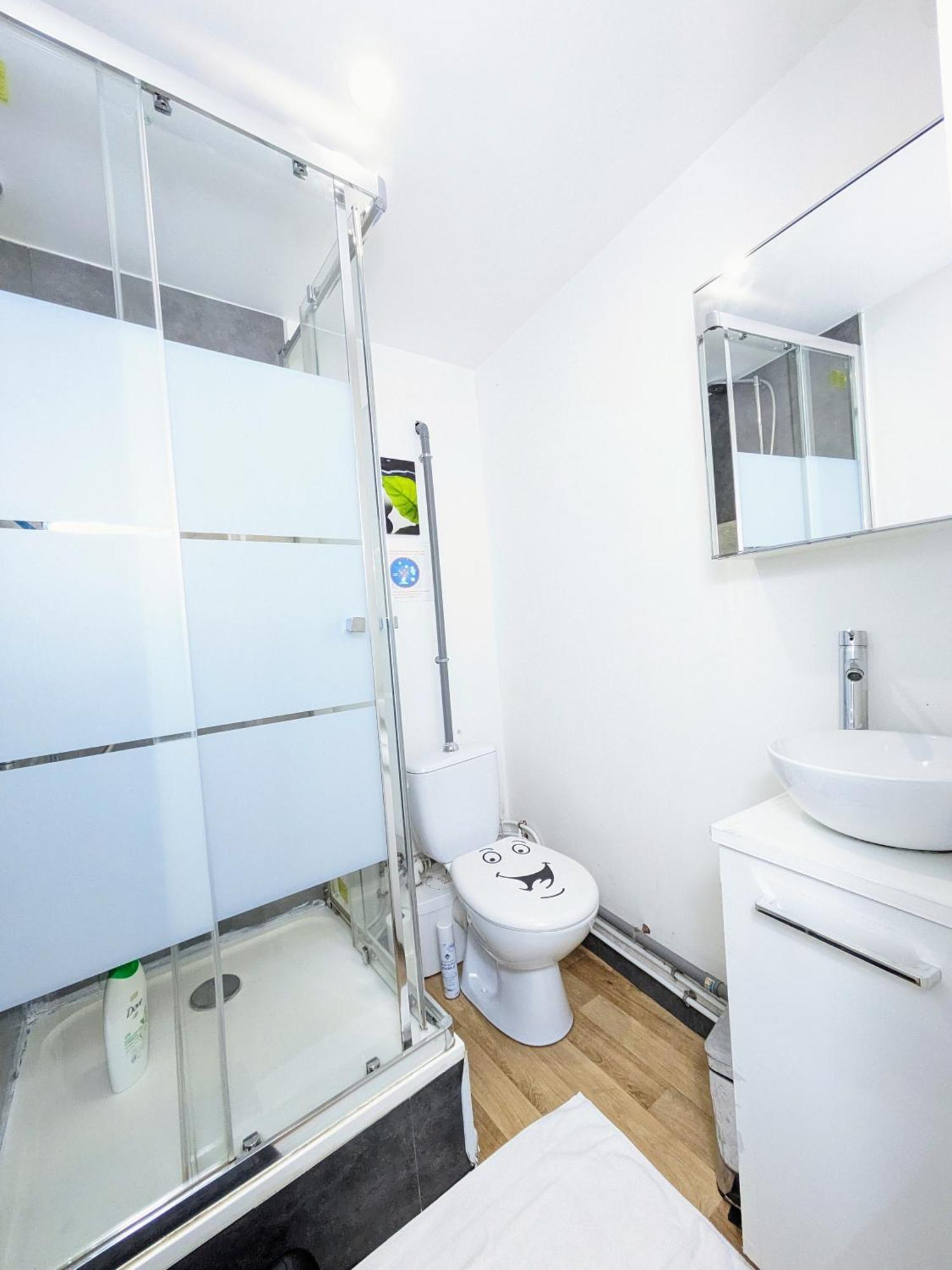 Chambres Poitiers Centre Ville - Salle De Bain, Refrigerateur, Tv Et Machine A Cafe Privatifs - Cuisine Commune - Terrasse - Hotel De Ville A 200M מראה חיצוני תמונה
